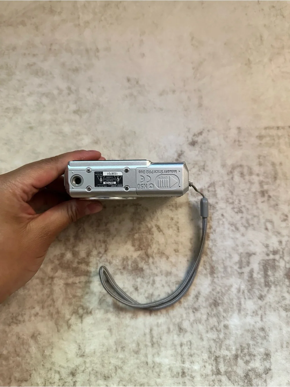 Sony Cyber-shot DSC-S700 7.2MP 3X Optical Zoom CCD Digital Camera